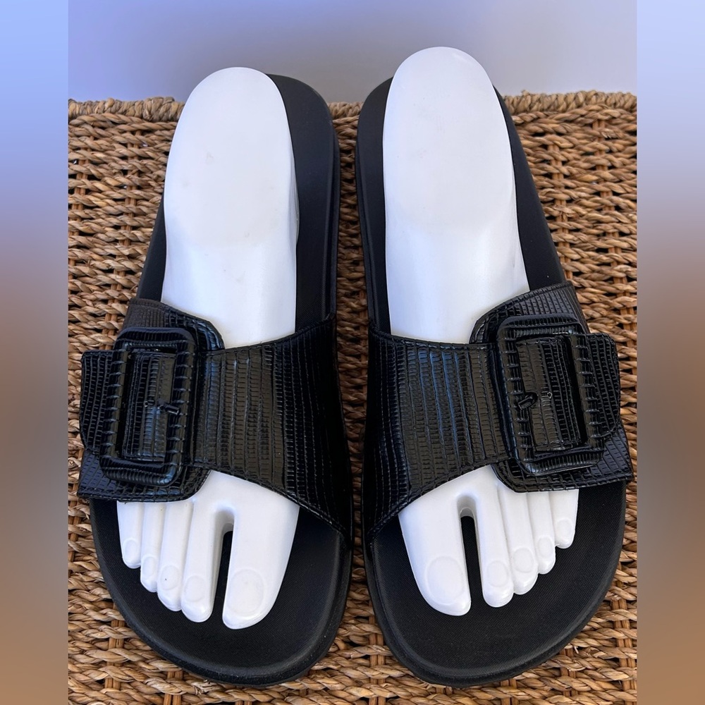 Capelli New York Women’s Black Slides Lizard Look Print Oversize Buckle Size 10